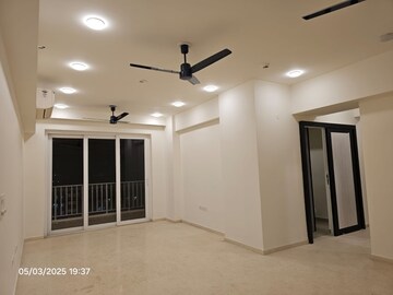 Room in 3 BHK Apartment at DLF The Skycourt, Sector 86 – for Rent