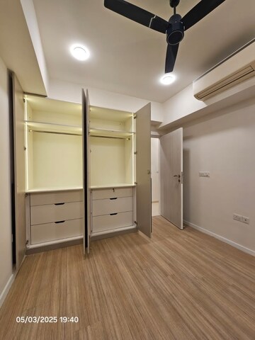 Room in 3 BHK Apartment at DLF The Skycourt, Sector 86 – for Rent