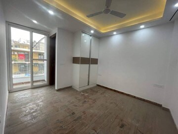 Room in 2 BHK Apartment at Saket – for Rent
