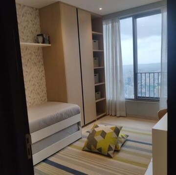 Room in 3 BHK Apartment at Oberoi Sky City, Borivali East – for Rent