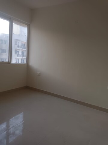 Room in 2 BHK Apartment at Signature Orchard Avenue 2, Sector 93 – for Rent