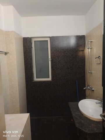 Bathroom in 2 BHK Apartment at DLF Silver Oaks, Sector 26 – for Sale