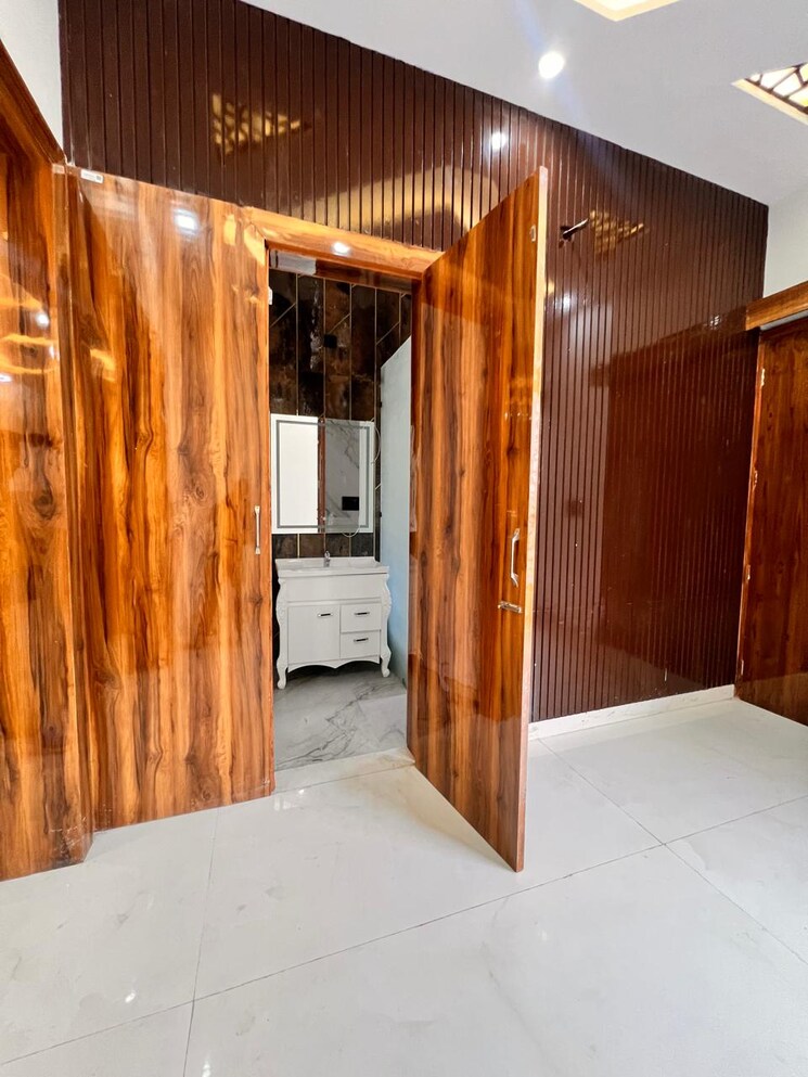 Bedroom, kharar road 4 Bedroom 200 Sq.Yd. Independent House In Kharar Road Mohali 8337392