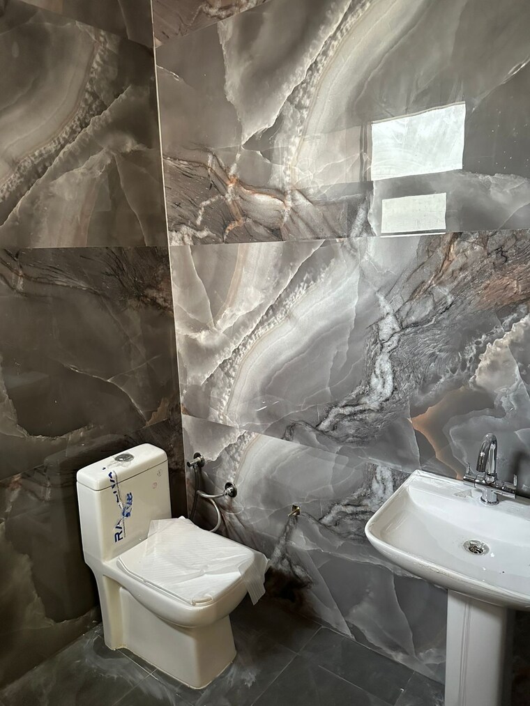 Bathroom, kharar road 3 Bedroom 140 Sq.Yd. Independent House In Kharar Road Mohali 8337509