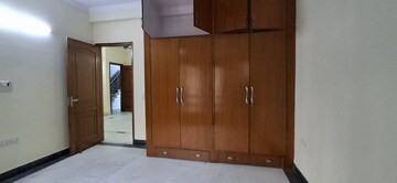Furnished Amenities in 3 BHK Builder Floor at Vivek Vihar Phase 1 – for Rent