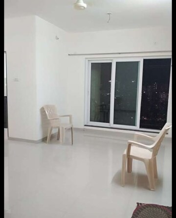 Room in 2 BHK Apartment at Rustomjee Urbania, Majiwada – for Rent