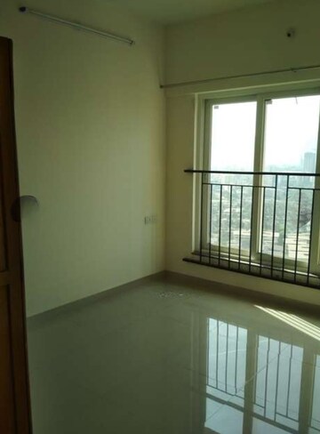 Room in 2 BHK Apartment at Rustomjee Urbania, Majiwada – for Rent
