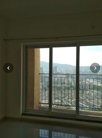Room in 2 BHK Apartment at Rustomjee Urbania, Majiwada – for Rent