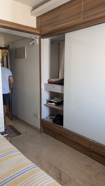 Room in 3 BHK Apartment at Kukreja Golf Scappe, Chembur – for Rent