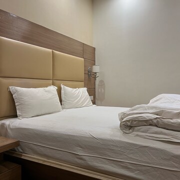 Bedroom in  Pg at Sector 10a – for Rent