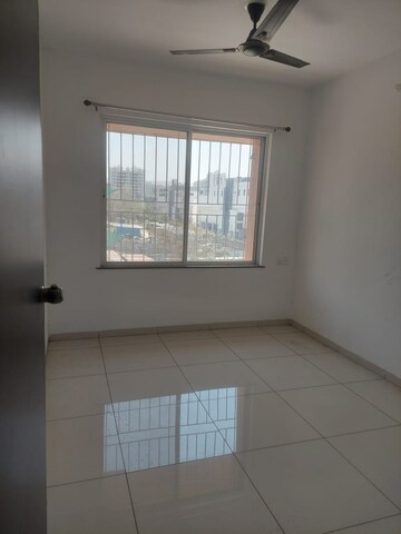 Room in 2 BHK Apartment at Simpli City, Handewadi – for Rent