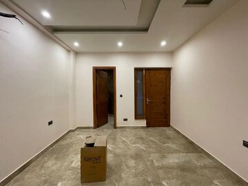 Room in 4 BHK Builder Floor at Sector 43 – for Sale