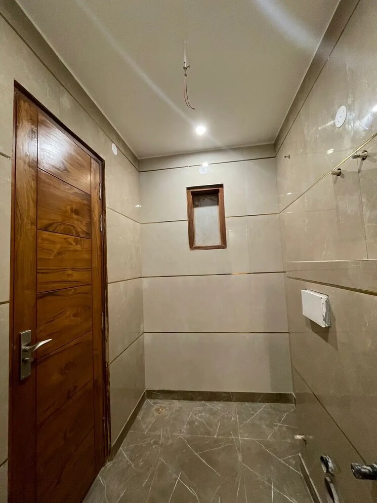 Bathroom, sector 43 4 Bedroom 2000 Sq.Ft. Builder Floor In Sector 43 Faridabad 8337694