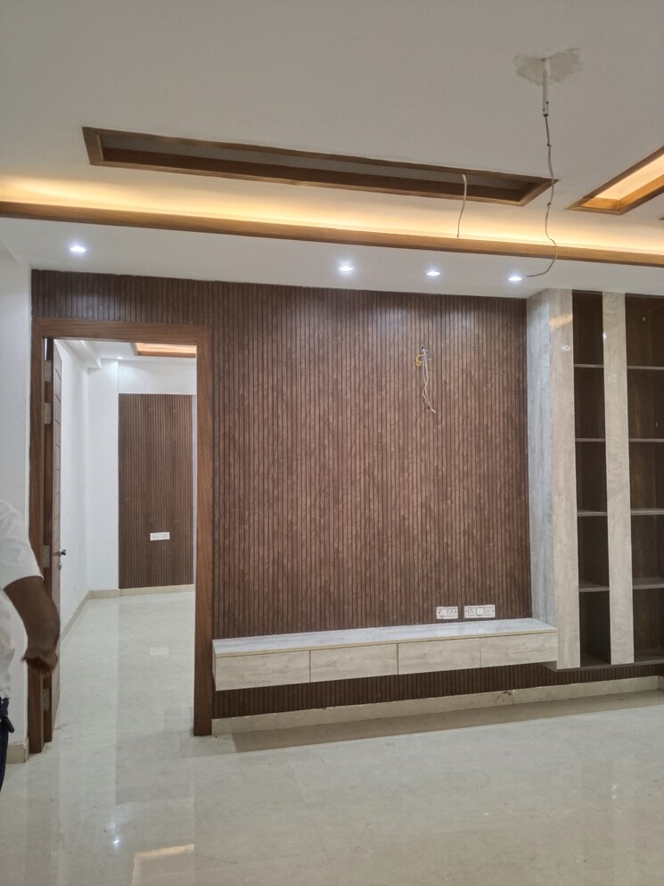 Room, sector 43 3.5 Bedroom 230 Sq.Yd. Builder Floor In Sector 43 Faridabad 8337877