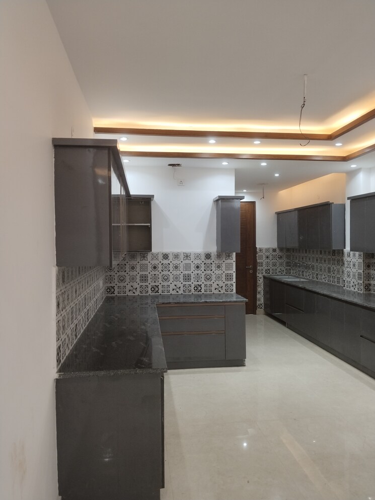 Kitchen, sector 43 3.5 Bedroom 230 Sq.Yd. Builder Floor In Sector 43 Faridabad 8337877