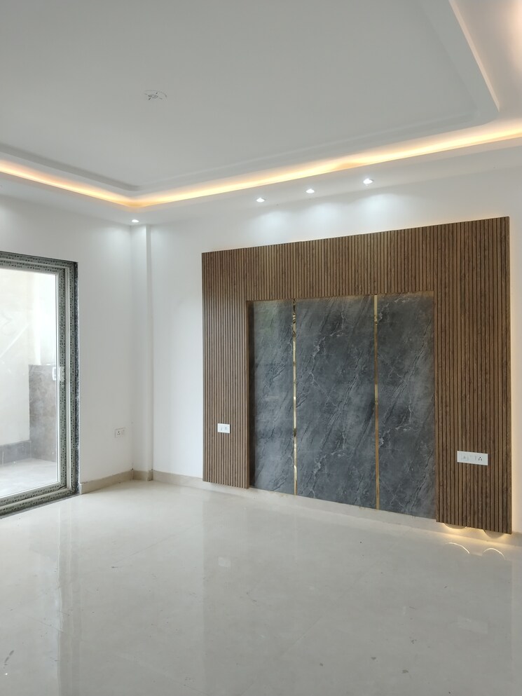 Room, sector 43 3.5 Bedroom 230 Sq.Yd. Builder Floor In Sector 43 Faridabad 8337877