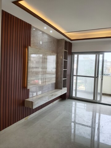 Room in 3.5 BHK Builder Floor at Sector 43 – for Sale