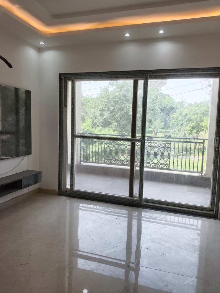 Room, sector 43 3.5 Bedroom 230 Sq.Yd. Builder Floor In Sector 43 Faridabad 8337877