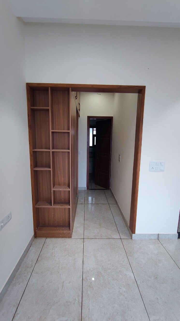 Room, international airport road 4 Bedroom 2200 Sq.Ft. Villa In International Airport Road Zirakpur 8337887