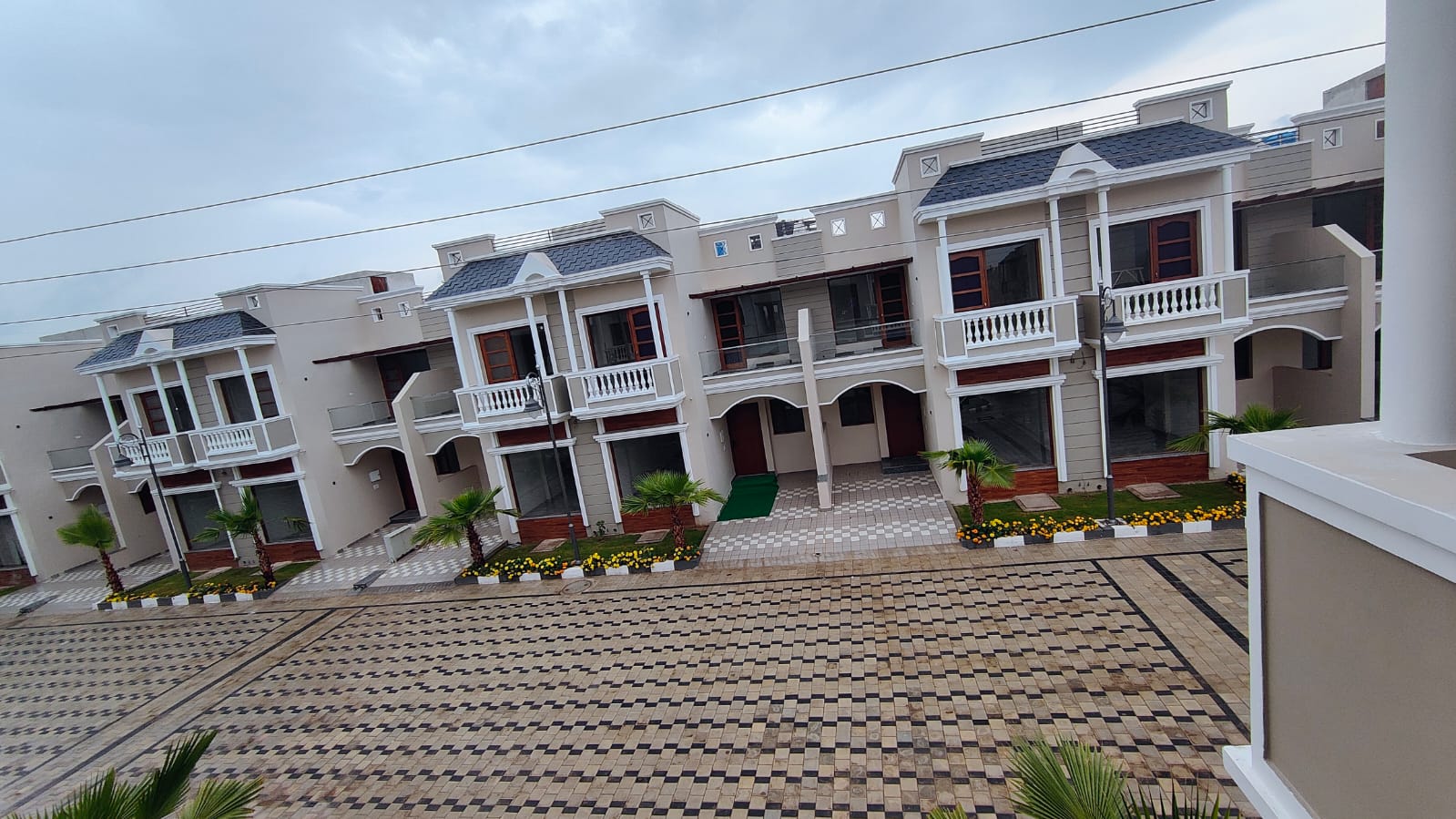 4 BHK + Pooja Room Villa For Sale in Maple Apartment Zirakpur 