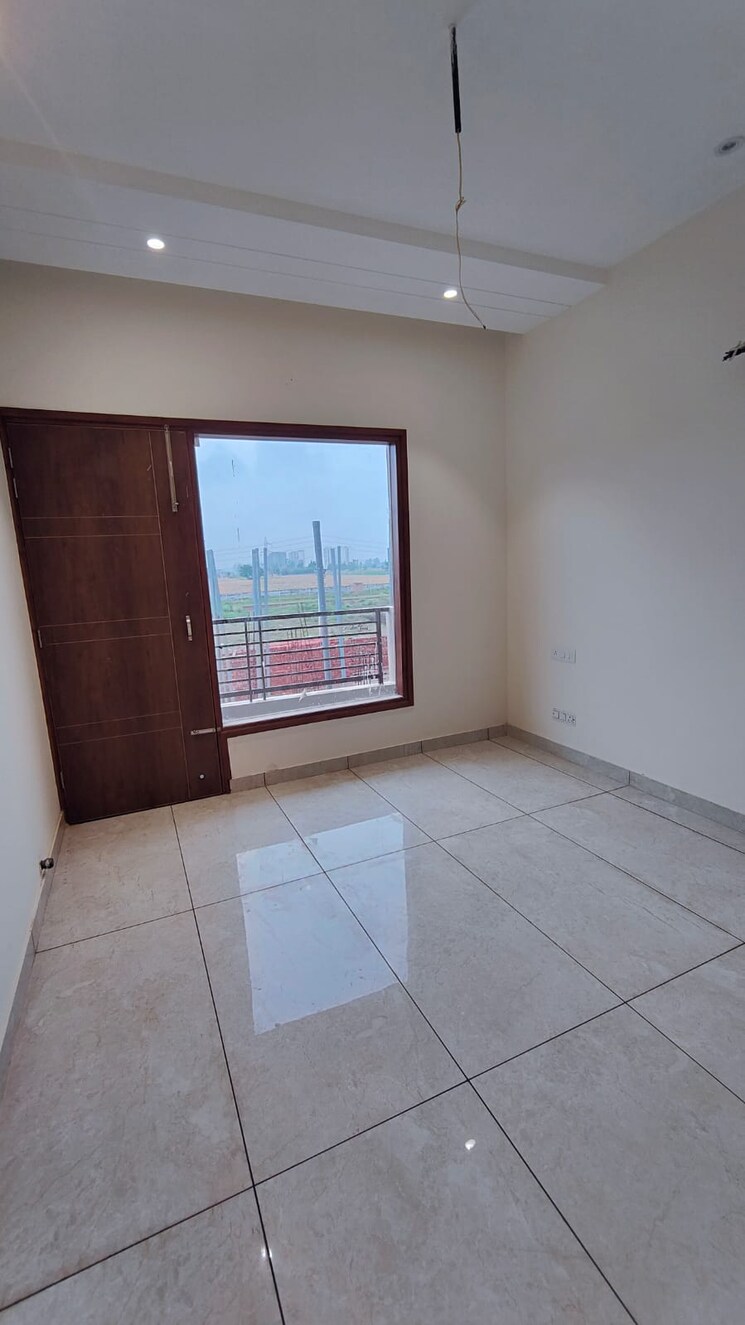 Room, international airport road 4 Bedroom 2200 Sq.Ft. Villa In International Airport Road Zirakpur 8337887