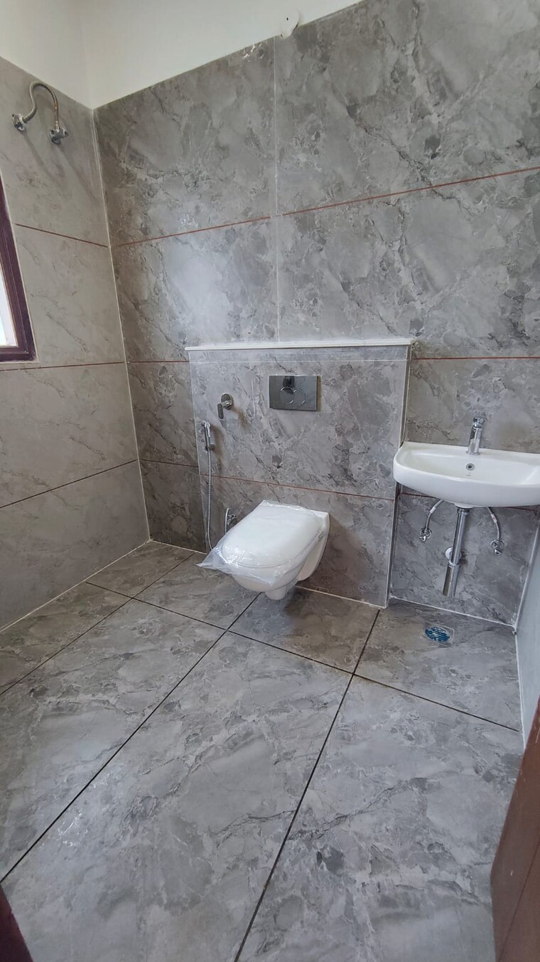 Bathroom, international airport road 4 Bedroom 2200 Sq.Ft. Villa In International Airport Road Zirakpur 8337887