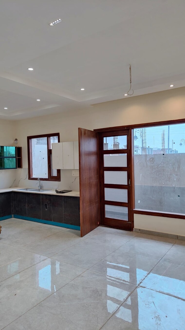 Room, international airport road 4 Bedroom 2200 Sq.Ft. Villa In International Airport Road Zirakpur 8337887