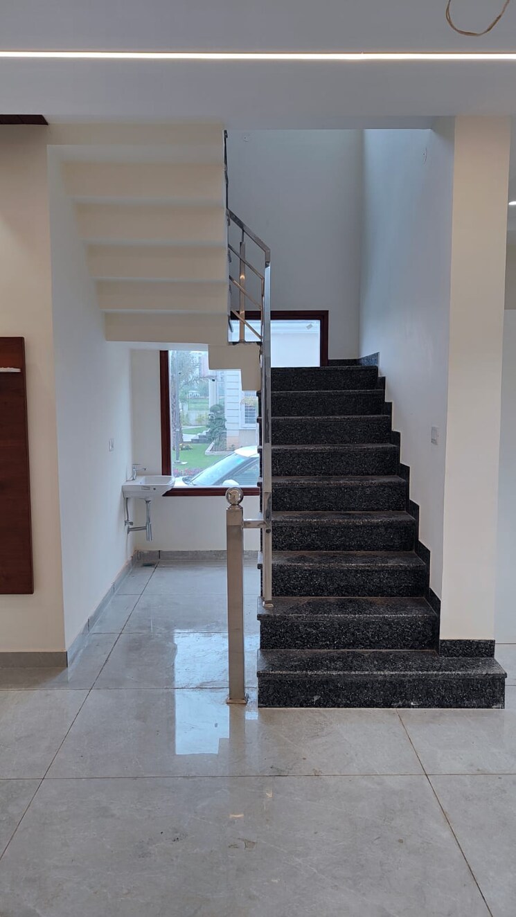 undefined, international airport road 4 Bedroom 2200 Sq.Ft. Villa In International Airport Road Zirakpur 8337887