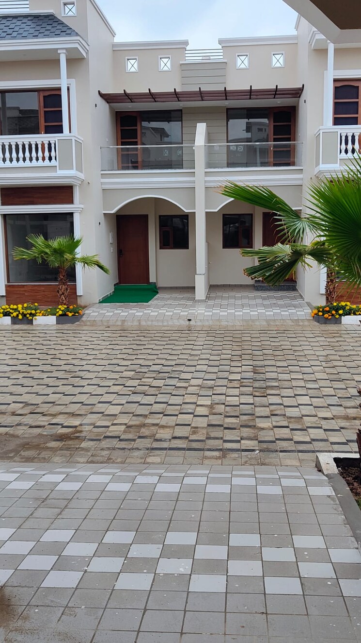  Parking, international airport road 4 Bedroom 2200 Sq.Ft. Villa In International Airport Road Zirakpur 8337887