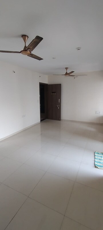Room in 2 BHK Apartment at 5 Star Royal Grande, Wakad – for Rent