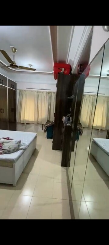 Bedroom in 2 BHK Apartment at Vile Parle West – for Rent