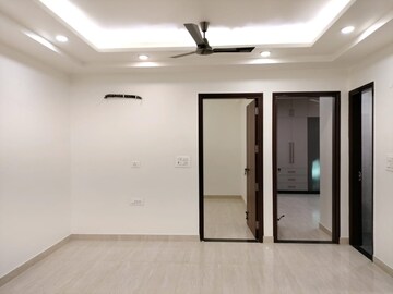 Room in 4 BHK Builder Floor at Sector 17, Dwarka – for Rent