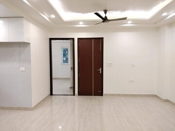 Room in 4 BHK Builder Floor at Sector 17, Dwarka – for Rent