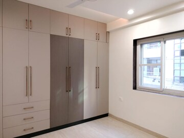 Room in 4 BHK Builder Floor at Sector 17, Dwarka – for Rent