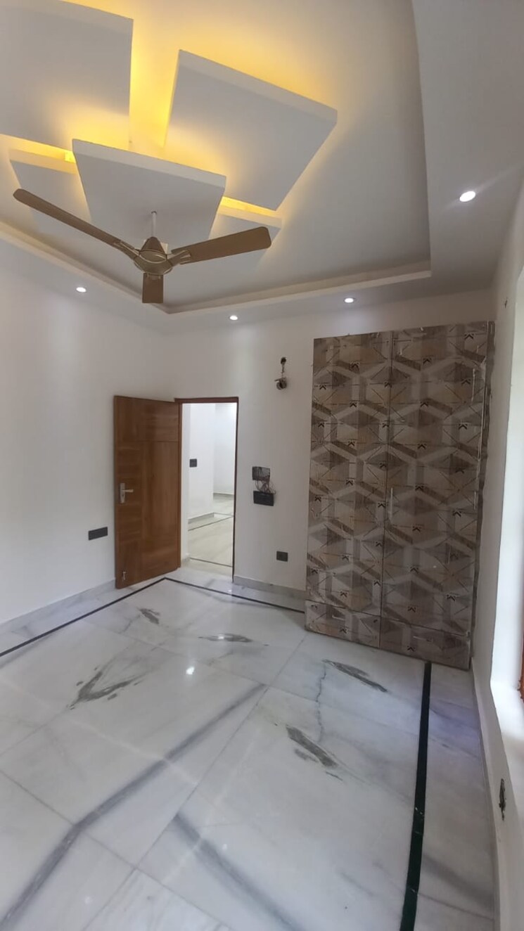 Bathroom, sector 42 3 Bedroom 1800 Sq.Ft. Builder Floor In Sector 42 Faridabad 8338253