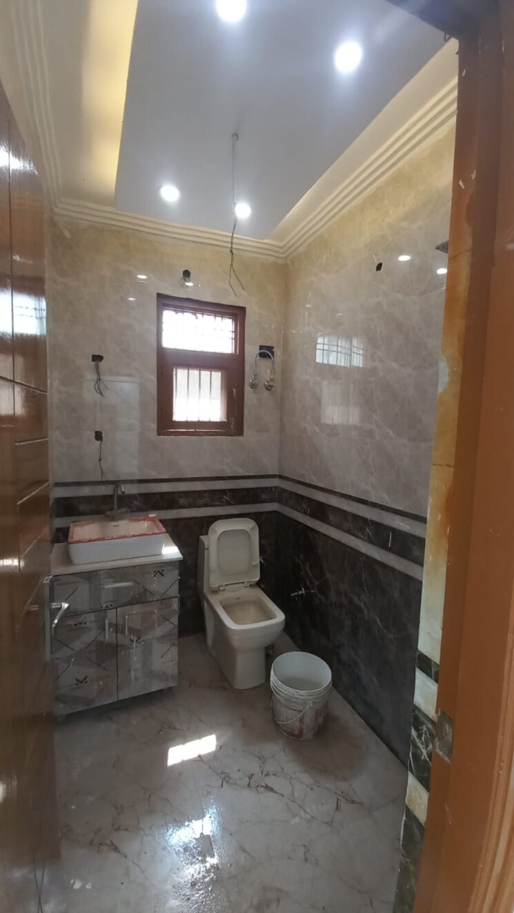Bathroom, sector 42 3 Bedroom 1800 Sq.Ft. Builder Floor In Sector 42 Faridabad 8338253