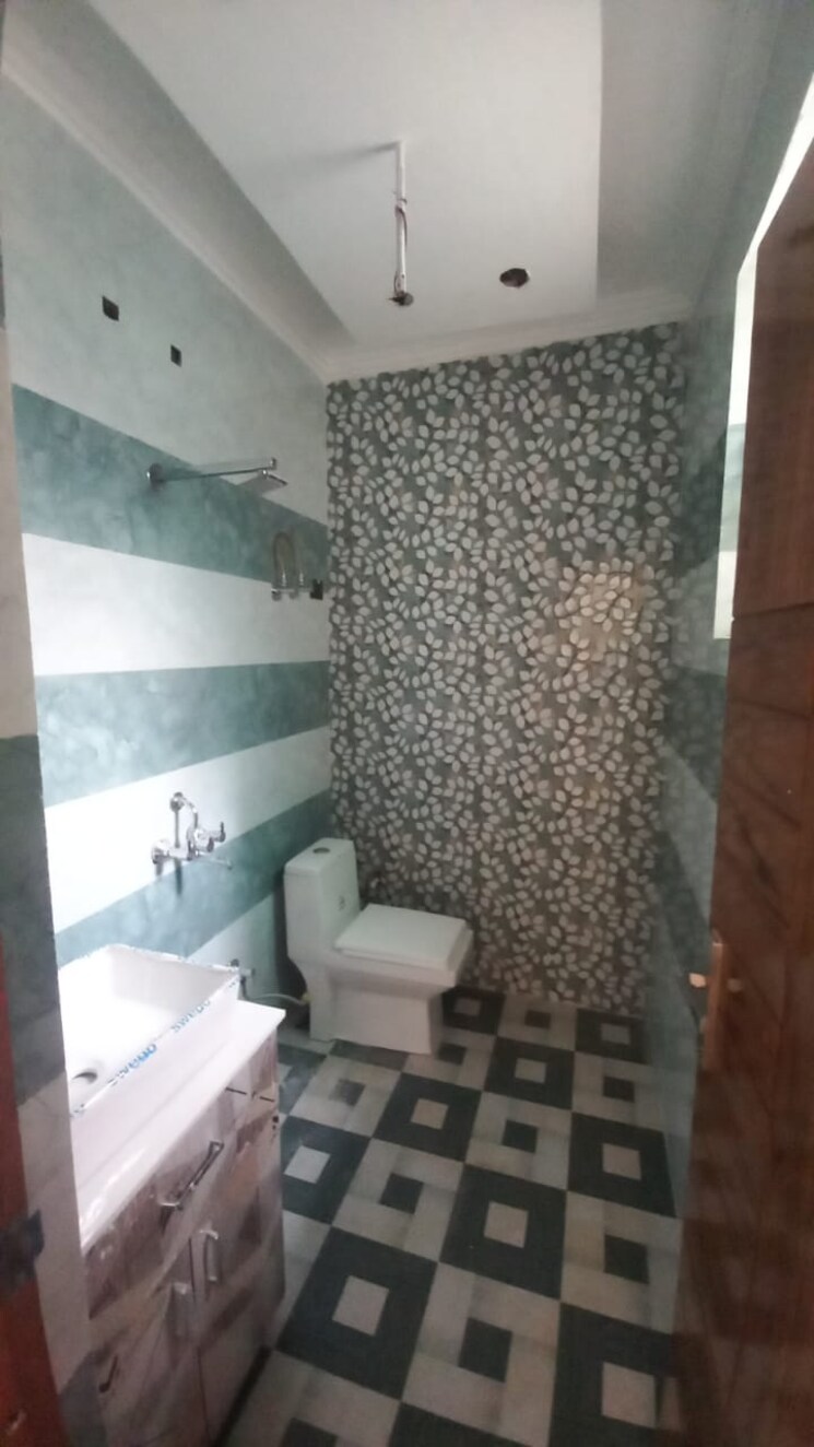 Bathroom, sector 42 3 Bedroom 1800 Sq.Ft. Builder Floor In Sector 42 Faridabad 8338253