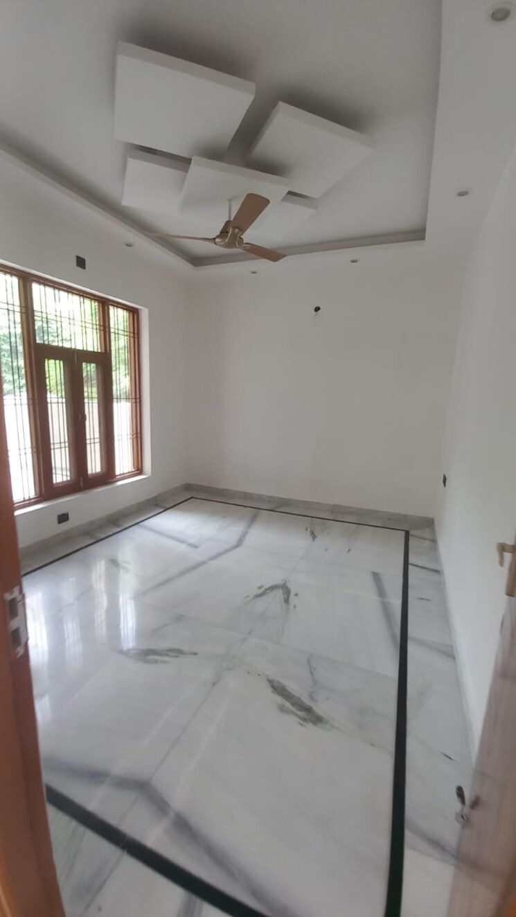Room, sector 42 3 Bedroom 1800 Sq.Ft. Builder Floor In Sector 42 Faridabad 8338253