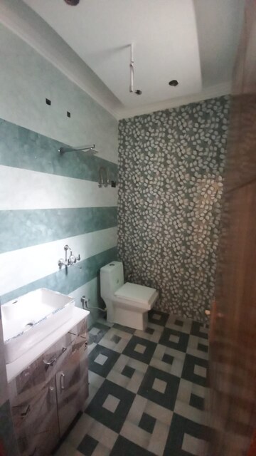 Bathroom in 3 BHK Builder Floor at Sector 42 – for Sale