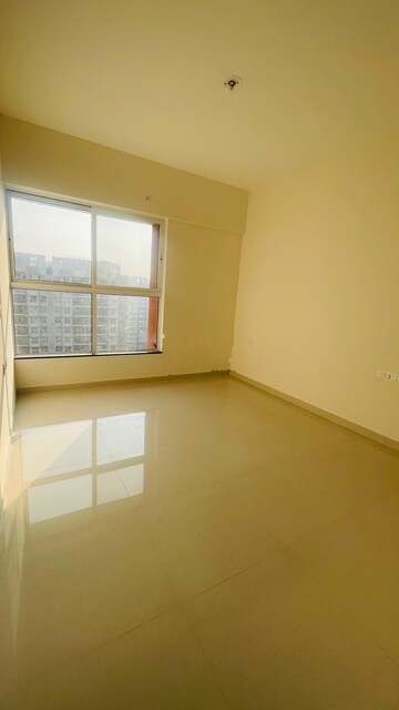 Room in 2 BHK Apartment at Puravankara Silversands, Mundhwa – for Rent