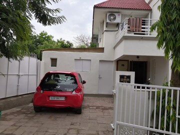 4 BHK Villa – Exterior View View at Thaltej - for Sale