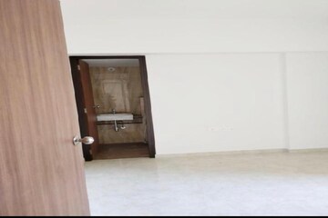 Room in 1 BHK Apartment at Lodha Amara, Kolshet Road – for Rent