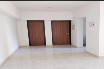 Room in 1 BHK Apartment at Lodha Amara, Kolshet Road – for Rent