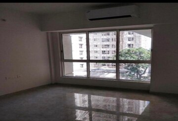 Room in 1 BHK Apartment at Lodha Amara, Kolshet Road – for Rent