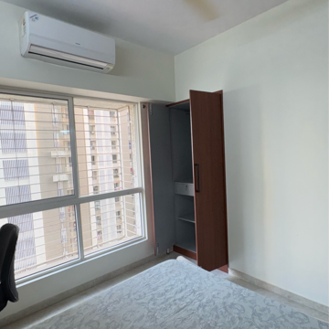 Room in 4 BHK Apartment at Sector 25 – for Rent