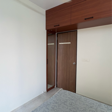 Room in 4 BHK Apartment at Sector 25 – for Rent