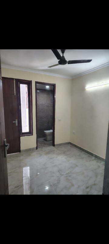 Room in 1 BHK Builder Floor at Saket – for Rent
