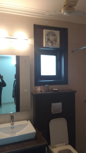 Attached Bathroom in 3 BHK Builder Floor at Safdarjung Enclave – for Rent