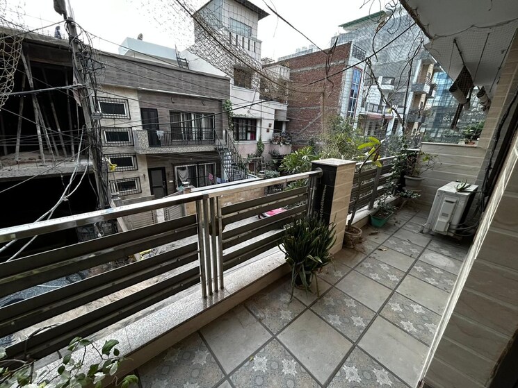 Balcony, 4-marla 3.5 Bedroom 263 Sq.Yd. Builder Floor In Sector 10a Gurgaon 8338964