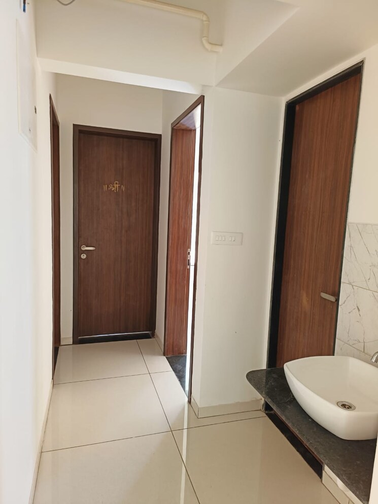 Bathroom, vilas-javdekar-yashwin-encore 3 Bedroom 772 Sq.Ft. Apartment In Wakad Pune 8339142